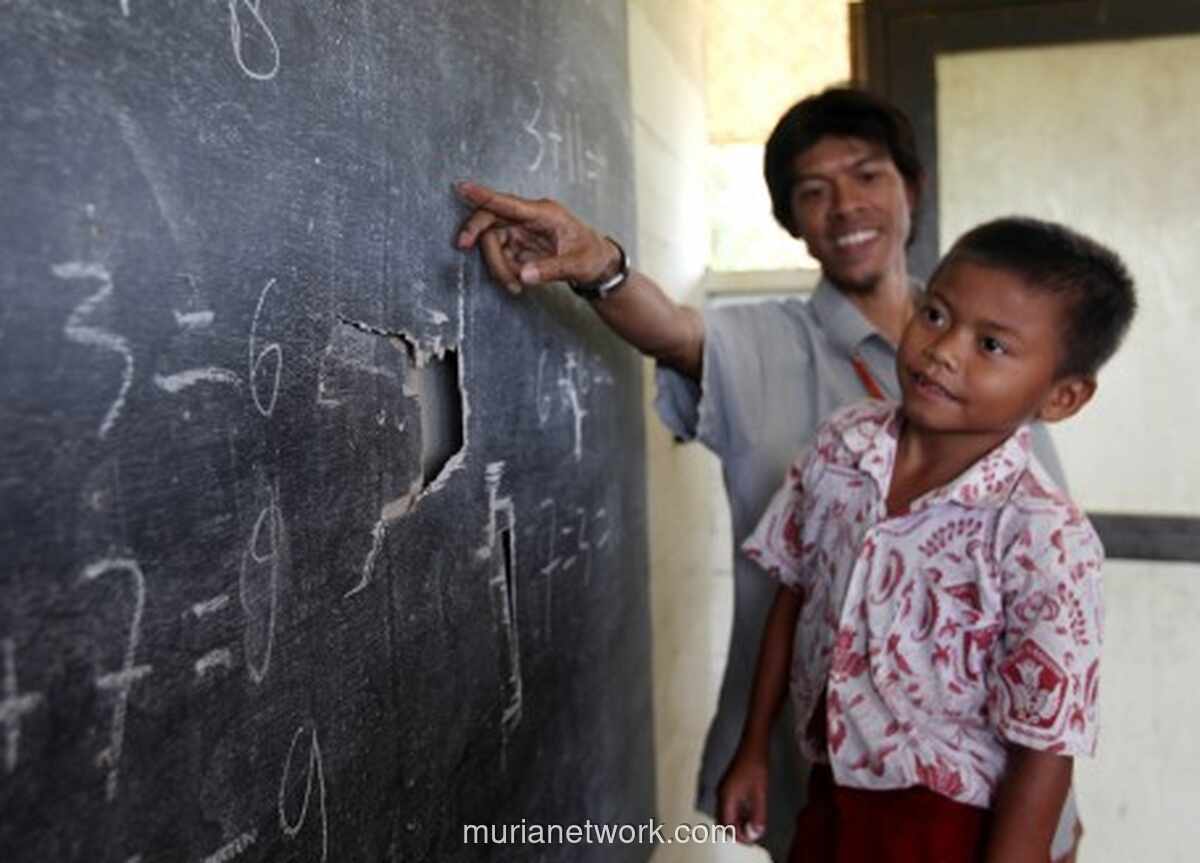 Laporan: Gaji Guru Indonesia Tertinggal Jauh dari Negara Maju pada 2026