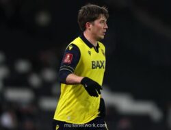 Bloomfield Anggap Tanggung Jawab Penuh Atas Kekalahan Telak Oxford United