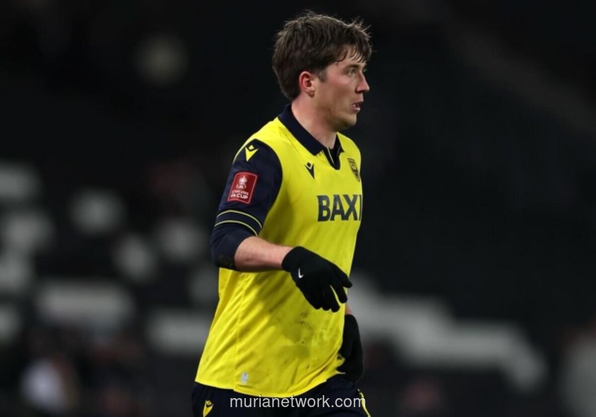 Bloomfield Anggap Tanggung Jawab Penuh Atas Kekalahan Telak Oxford United