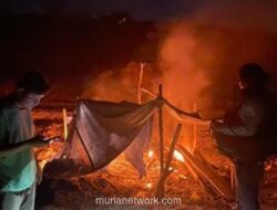 Tim Gabungan Bakar Enam Rakit Penambang Emas Ilegal di Kuansing