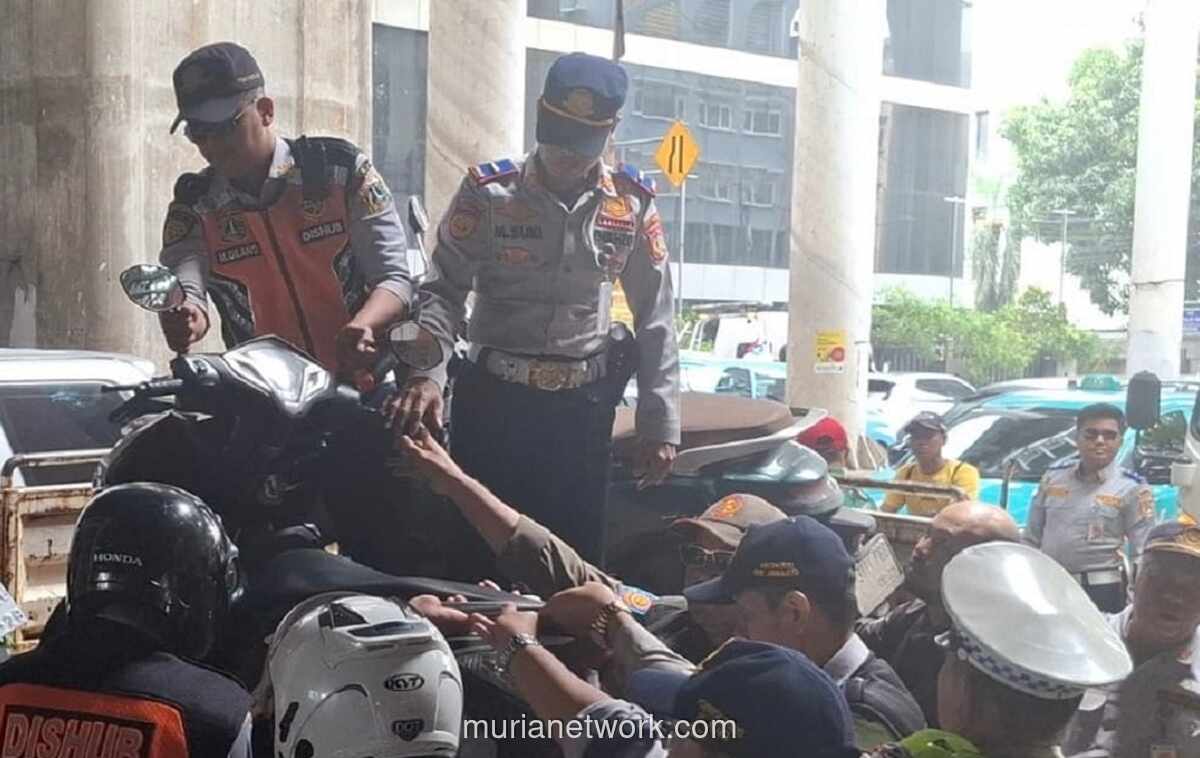 Sudinhub Jaksel Angkut 14 Motor Parkir Liar di ITC Cipulir