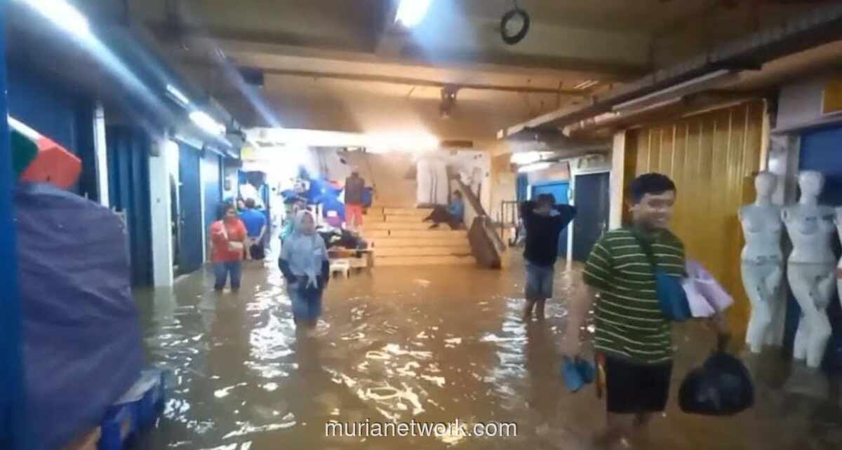 Banjir Lumpuhkan Pasar Cipulir, Pedagang Rugi Puluhan Juta Rupiah