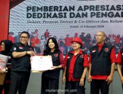 PDIP Beri Penghargaan kepada Tenaga Kesehatan Relawan Penanganan Bencana di Tiga Provinsi