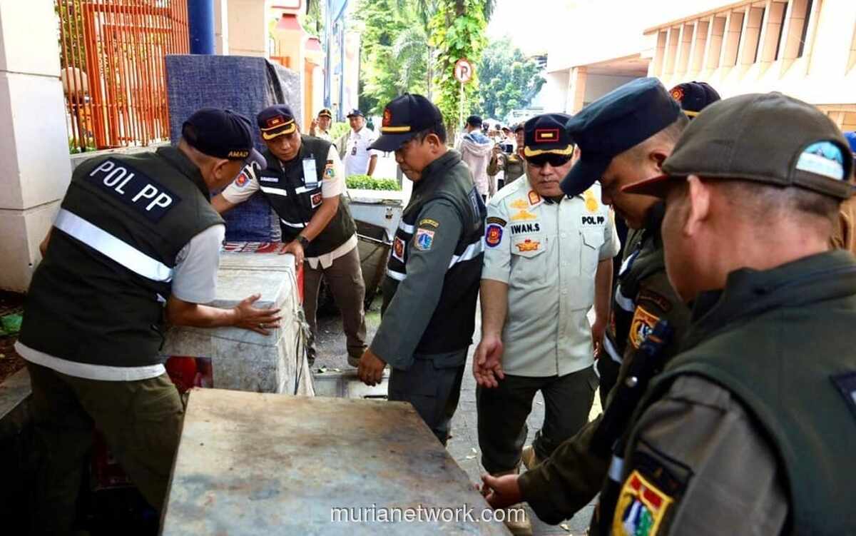 Pemkot Jakpus Tertibkan PKL dan Parkir Liar di Trotoar Cikini-Senen