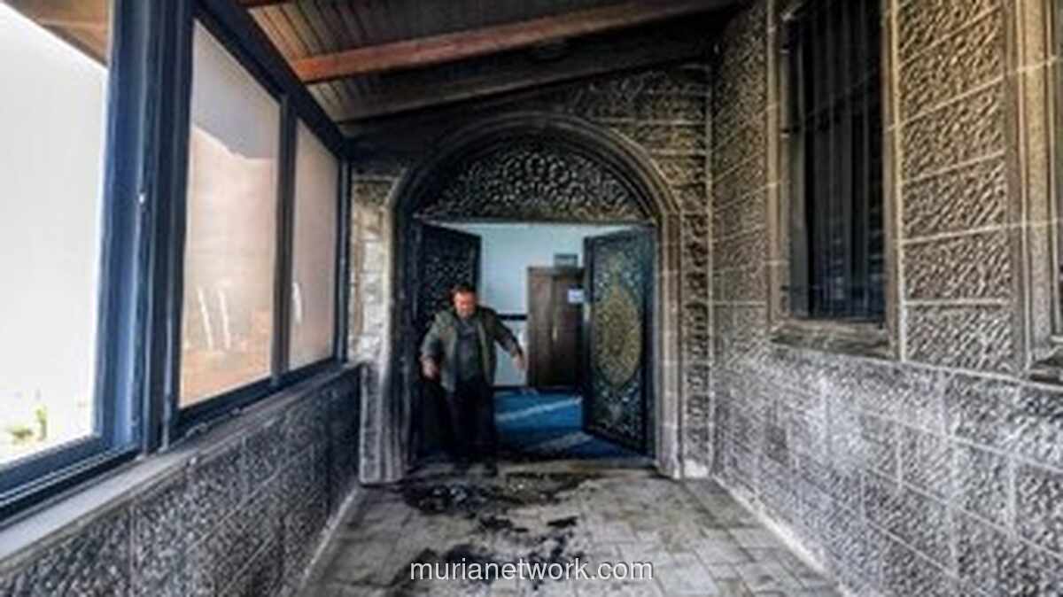 Masjid di Tepi Barat Dibakar, Slogan Rasis Dicorat-coret Pemukim Israel