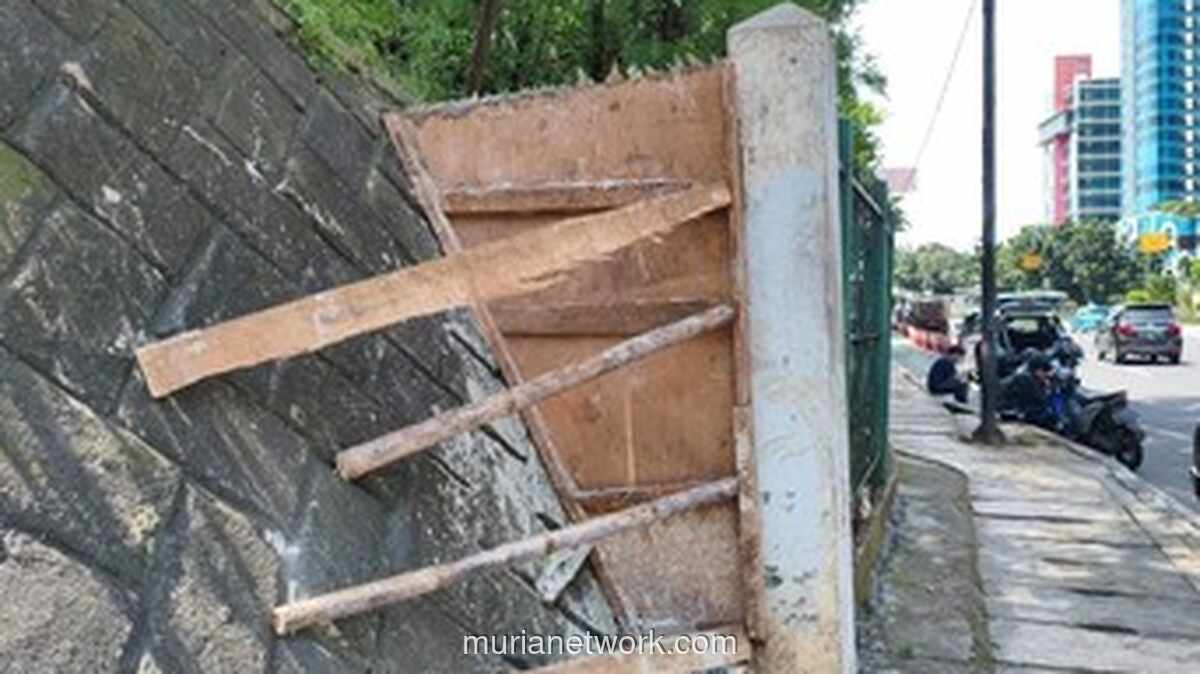 Pemkot Tutup Celah Pagar Taman Cawang untuk Cegah Aktivitas Asusila