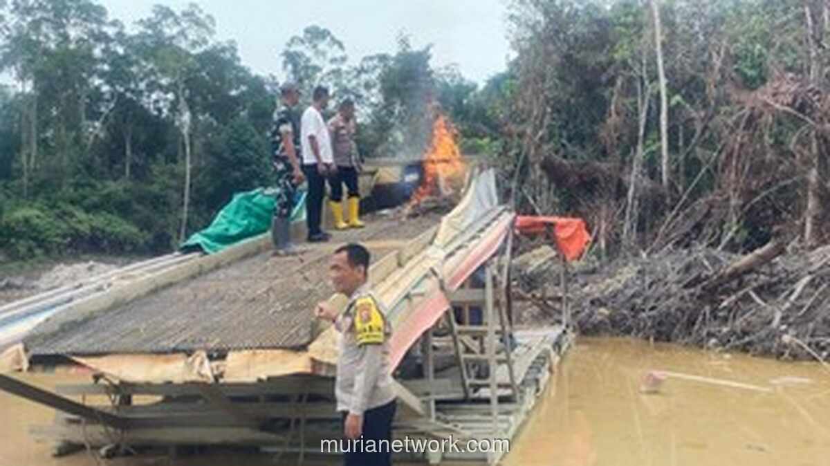 Polres Kuansing Musnahkan Lima Rakit Penambang Emas Ilegal di Sungai Batang Luai