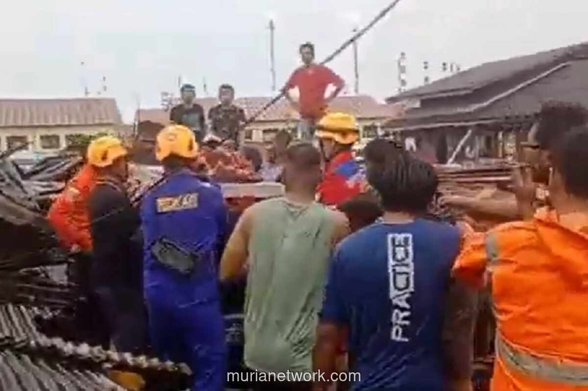 Bangunan Parkir Roboh Diterjang Angin Kencang di Balikpapan, Penjual Keliling Tewas Tertimbun