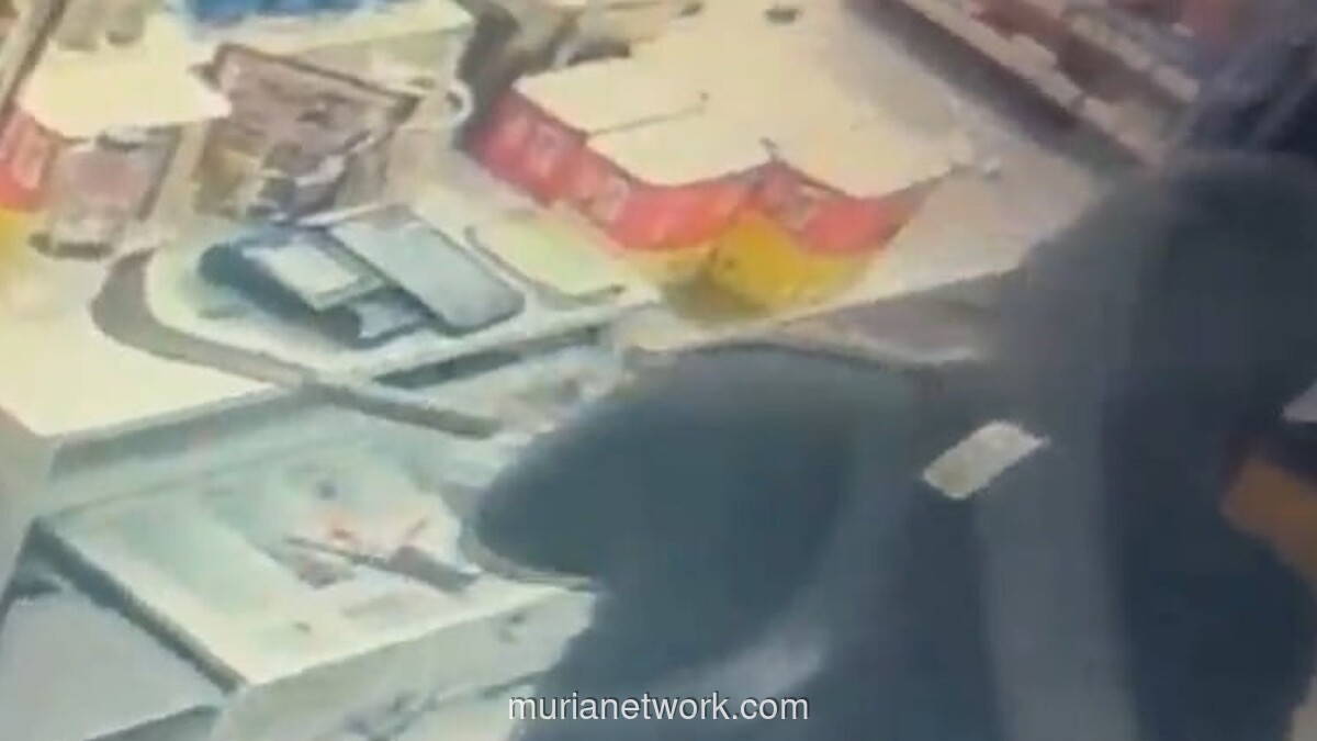 Dua Pria Bersenjata Celurit Rampok Minimarket di Palangka Raya