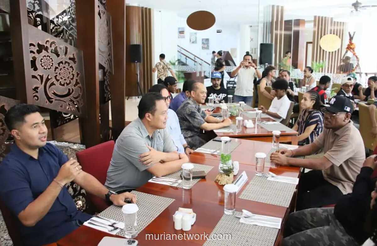 Kemendagri Gelar Dialog dan Aksi Bersih Pantai Bersama Mahasiswa Papua-Melanesia di Bali