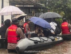 Banjir 75 Cm Rendam Perumahan di Pela Mampang, Akses Jalan Terputus