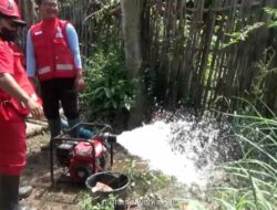 PMI Jember Normalisasi Sumur Warga Tercemar Pasca-Banjir Bedadung