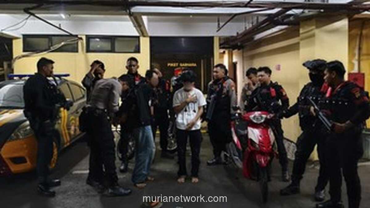 Patroli Gabungan Cegah Tawuran di Matraman, Dua Remaja Diamankan Bawa Sajam
