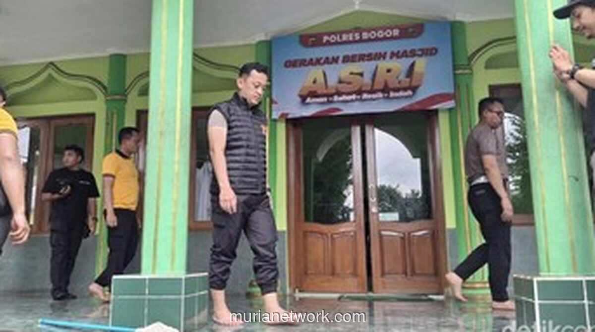 Polres Bogor Bersihkan dan Pasang CCTV di 36 Masjid Sambut Ramadan