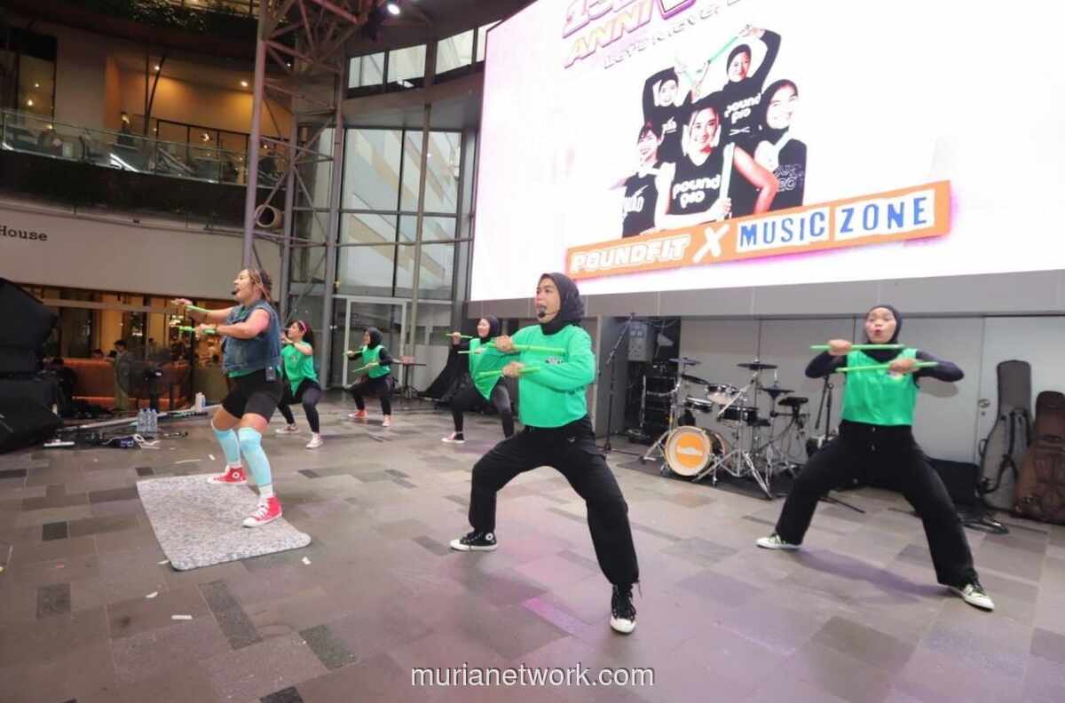 V Radio Rayakan 15 Tahun dengan Poundfit X Music Zone, Antusiasme Peserta Tak Terguyur Hujan