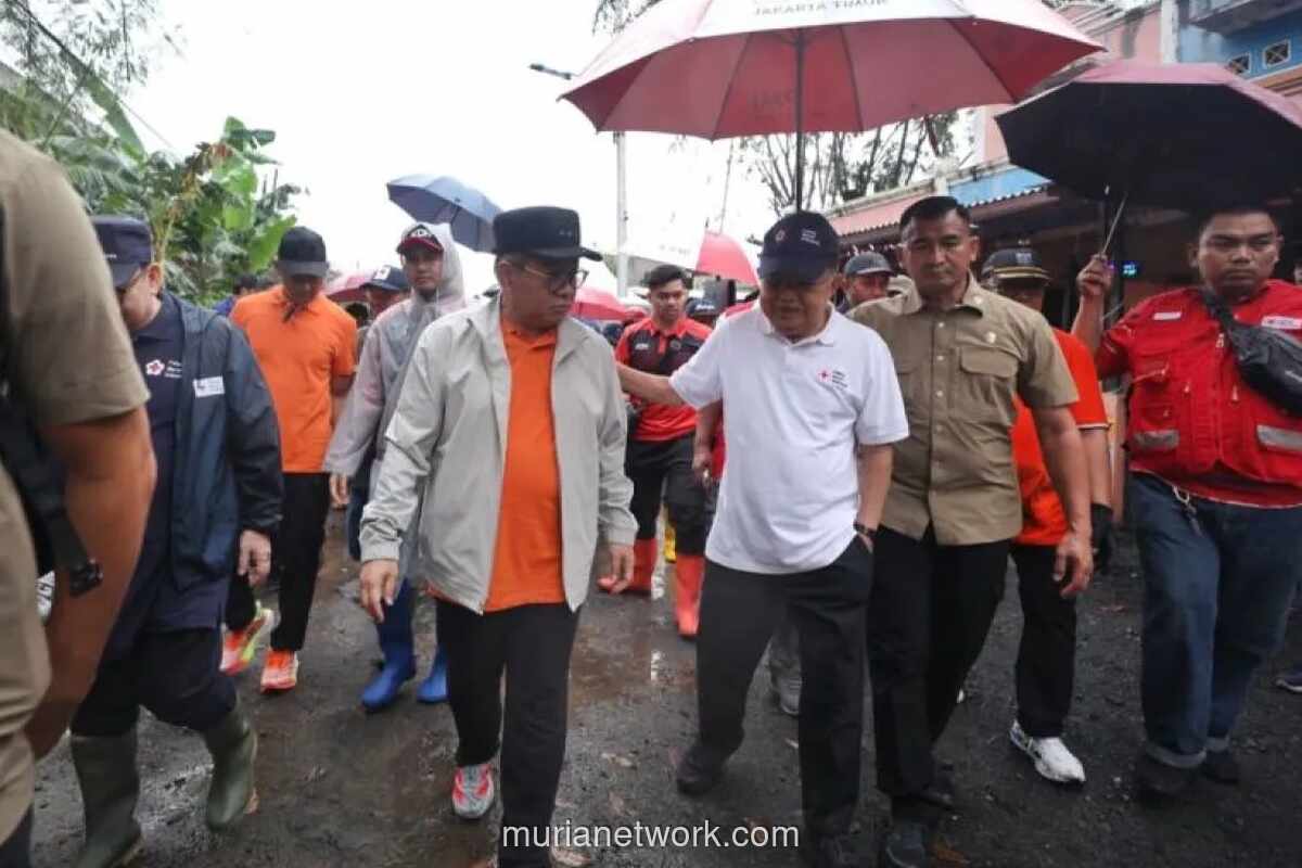 Gubernur Pramono Bergurau dengan JK Saat Pimpin Kerja Bakti Massal Pascabanjir