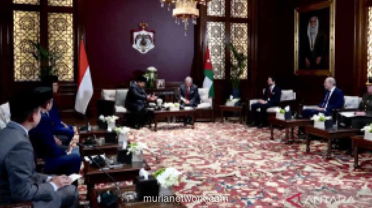 Raja Abdullah II Antar Langsung Prabowo hingga ke Pesawat di Amman