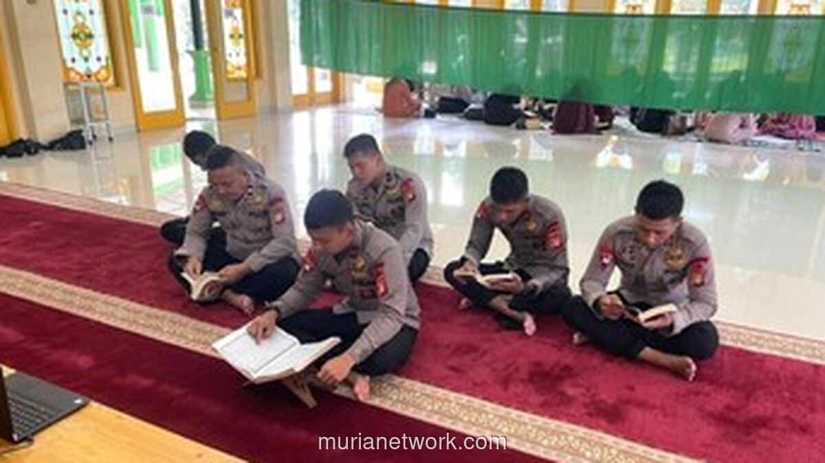 Brimob Polda Metro Jaya Gelar Tadarus dan Bagikan Takjil di Ramadan