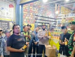 Razia Jelang Ramadan di Megamendung Amankan Puluhan Botol Miras Ilegal