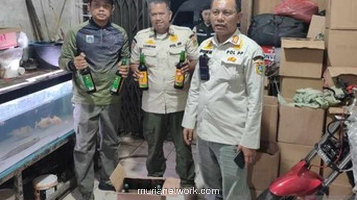 Satpol PP Jakarta Barat Sita Lebih dari 2.000 Botol Miras Ilegal Selama Ramadan
