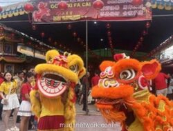 Barongsai dan Ritual Lepas Burung Warna Kemeriahan Imlek di Kelenteng Palembang