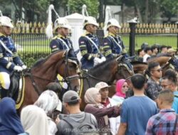 Presiden Prabowo Buka Upacara Serah Terima Pengawal Istana untuk Publik Setiap Minggu