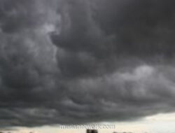 BMKG Waspadakan Hujan Lebat hingga Sangat Lebat di Jawa dan Nusa Tenggara Akibat Dua Siklon Tropis