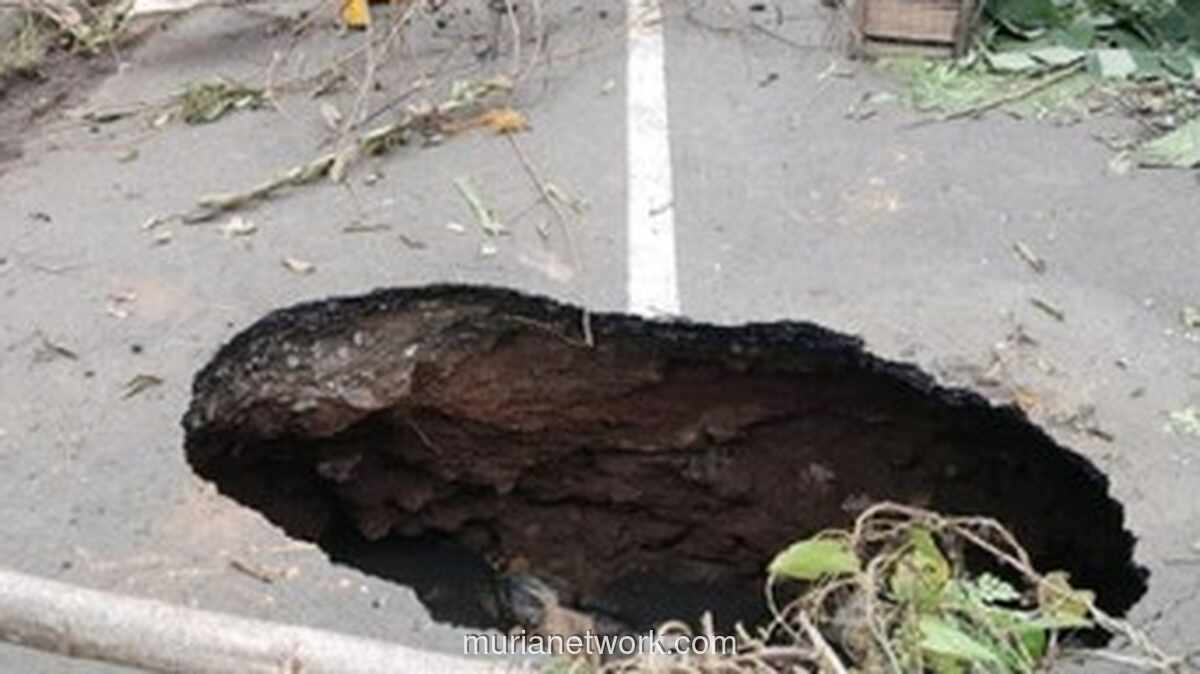 Sinkhole Menganga di Kuningan, Jalan Penghubung Ciawigebang-Cihaur Lumpuh Total