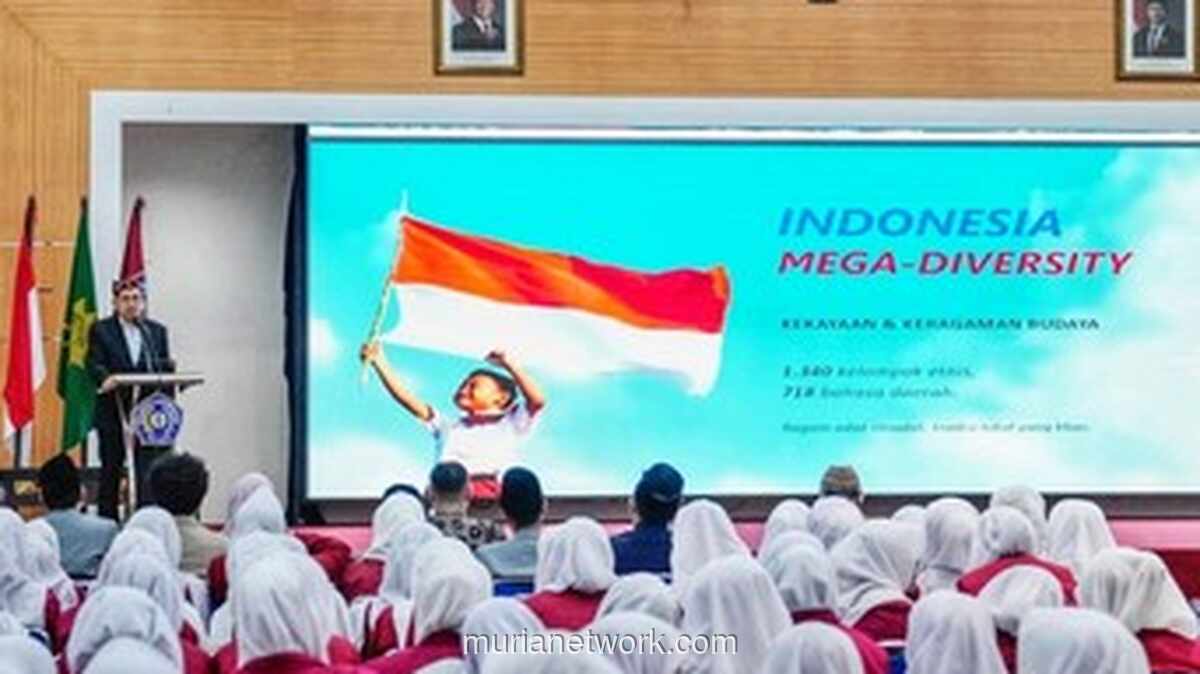 Fadli Zon Soroti Potensi Indonesia sebagai Pusat Kebudayaan Dunia di UMSurabaya