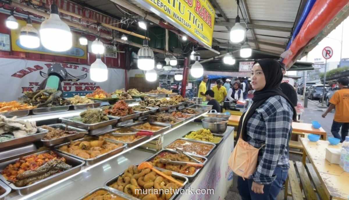 Ramai Pemburu Takjil di Dua Titik Favorit Jakarta Pusat Jelang Buka Puasa