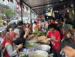 Bazar Takjil Benhil Ramai Diserbu Pengunjung di Hari Pertama Ramadan