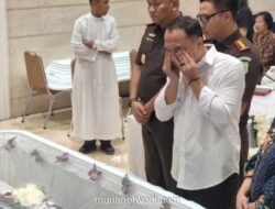 Wali Kota Surabaya Eri Cahyadi Berduka dan Melayat Kepergian Ketua DPRD Adi Sutarwijono