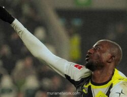 Dortmund Tekan Bayern Usai Tundukkan Wolfsburg 2-1