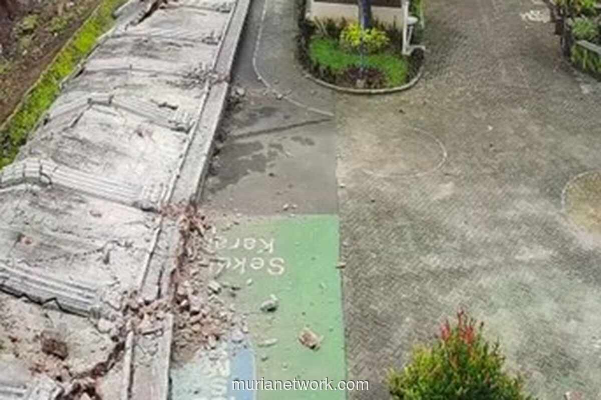 Tembok Pembatas SMPN 182 Jakarta Roboh, Pemilik Rumah Bertanggung Jawab Perbaiki