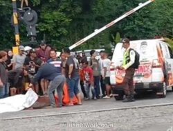 Relawan Penjaga Palang Pintu Terserempet KRL di Bogor