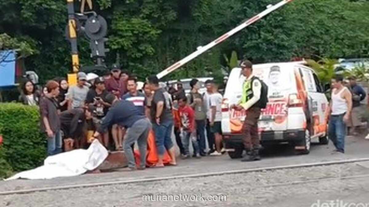 Relawan Penjaga Palang Pintu Terserempet KRL di Bogor