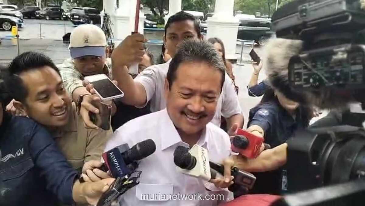 Trenggono Balas Polemik Anggaran Kapal Ikan dengan Senyuman di Istana