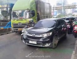 Kecelakaan Truk Wingbox di Gatot Subroto Sebabkan Macet Parah