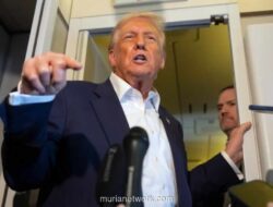 Trump Pantau Perundingan Nuklir AS-Iran dari Washington, Kapal Induk Dikerahkan