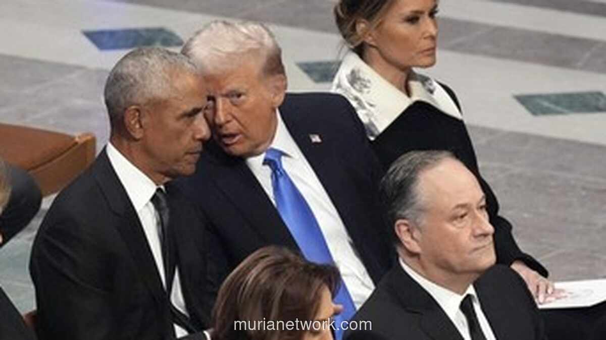 Trump Hapus Video Kontroversial Gambarkan Obama dan Istri Sebagai Monyet