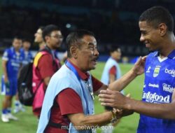 Manajer Persib Ingatkan Skuad untuk Tak Anggap Enteng Persebaya di Laga Klasik