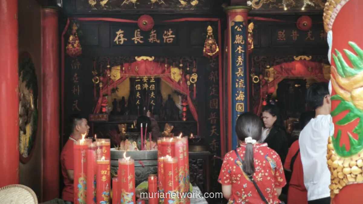 Ribuan Umat Padati Vihara Tertua Singkawang Sambut Imlek 2577