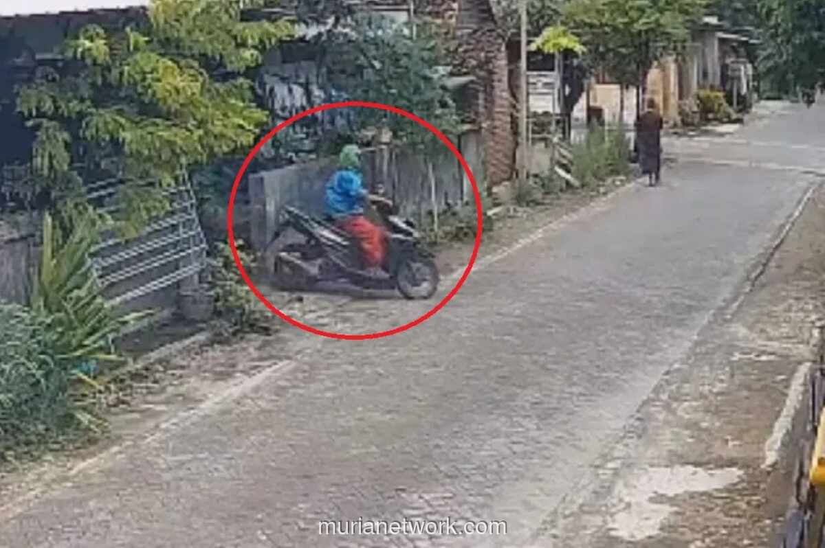Dua Badut Diduga Curi Motor Saat Warga Salat Jumat di Lamongan