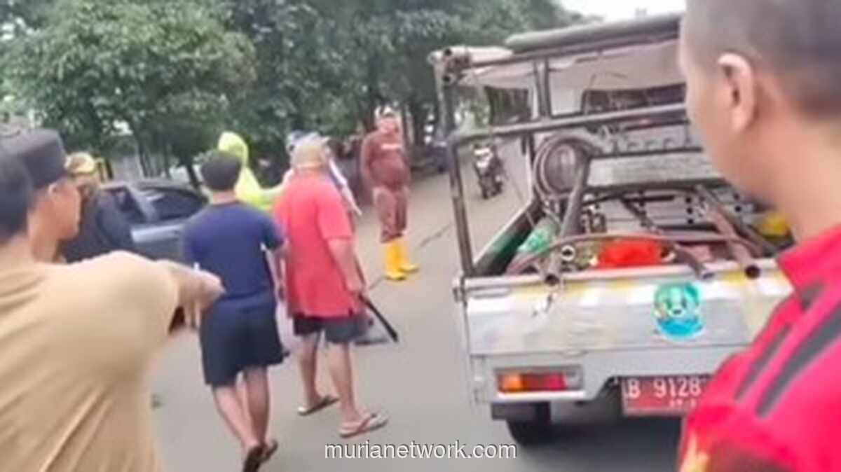 Pedagang Bawa Golok Kejar Wali Kota Bekasi Saat Penertiban