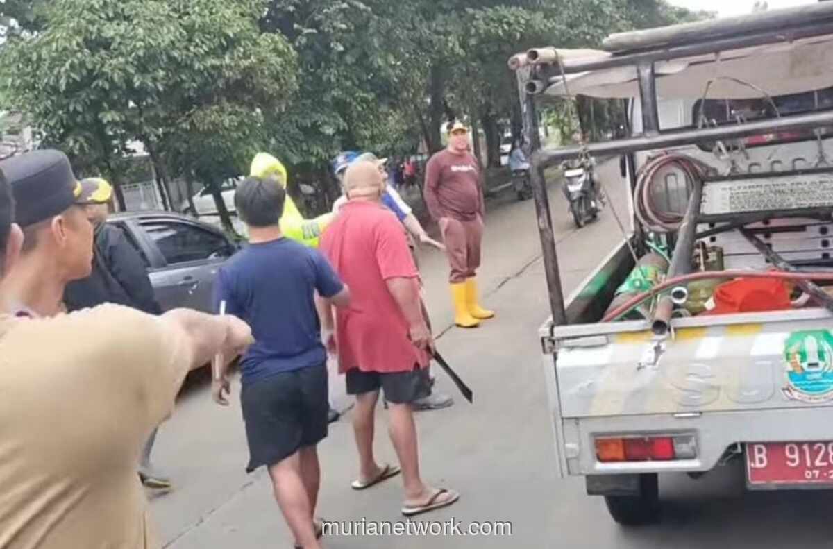 Wali Kota Bekasi Hadapi Ancaman Golok Saat Pimpin Penertiban PKL