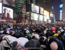 Salat Tarawih di Times Square Tandai Ramadan Pertama Era Wali Kota Muslim New York