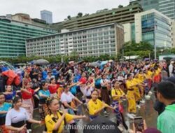 Ribuan Warga CFD HI Terhibur Pawai Budaya Jakarta Penuh Warna