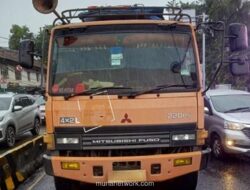 Truk Mogok di Harmoni Picu Kemacetan Parah