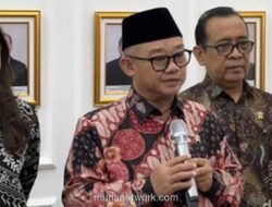 Mendikbud Canangkan Kombinasi Digital dan Menulis Tangan untuk Cegah Ketergantungan Siswa pada AI