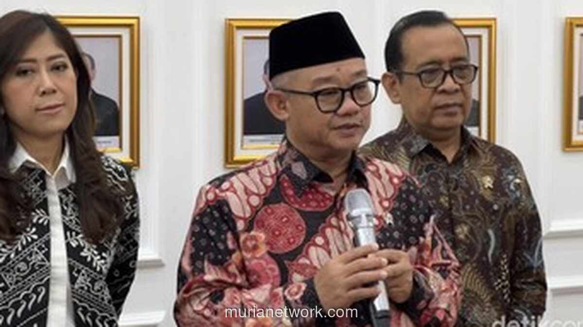 Mendikbud Canangkan Kombinasi Digital dan Menulis Tangan untuk Cegah Ketergantungan Siswa pada AI